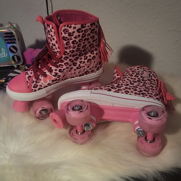 💕NIB Wheels Lite Up! Pink Leopard Skates! - Picture 2 of 5